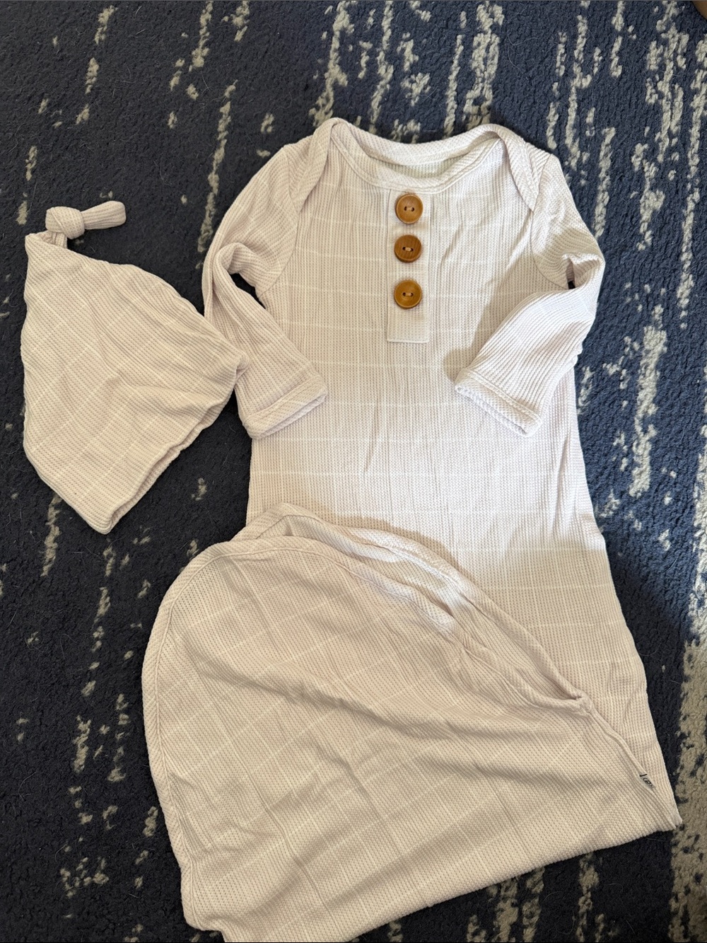 Caden Lane Cream Knit Baby Gown, Hat & Swaddle Set with Wood Buttons